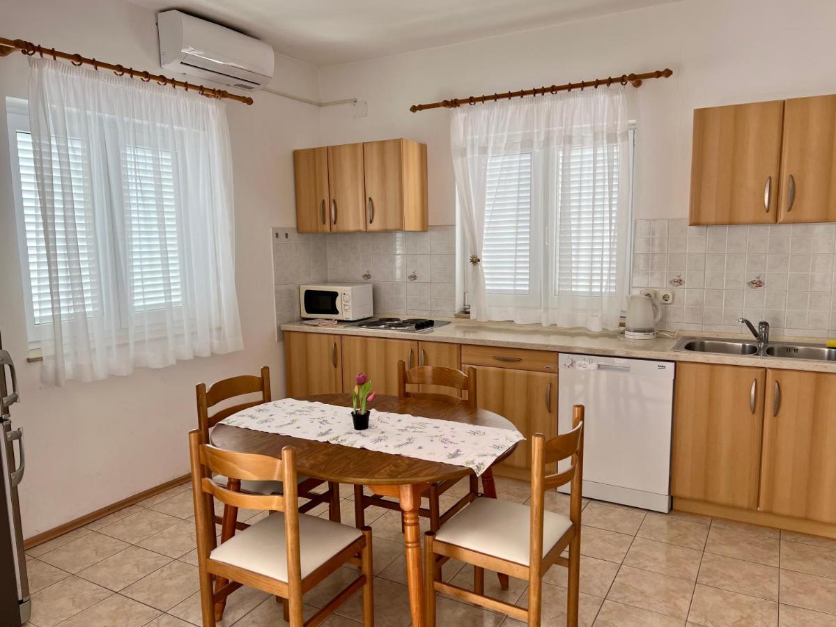 Apartments Villa Emilija Supetarska Draga Exterior foto